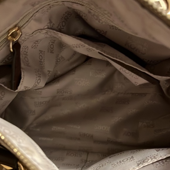 Michael kors purse - Picture 10 of 10